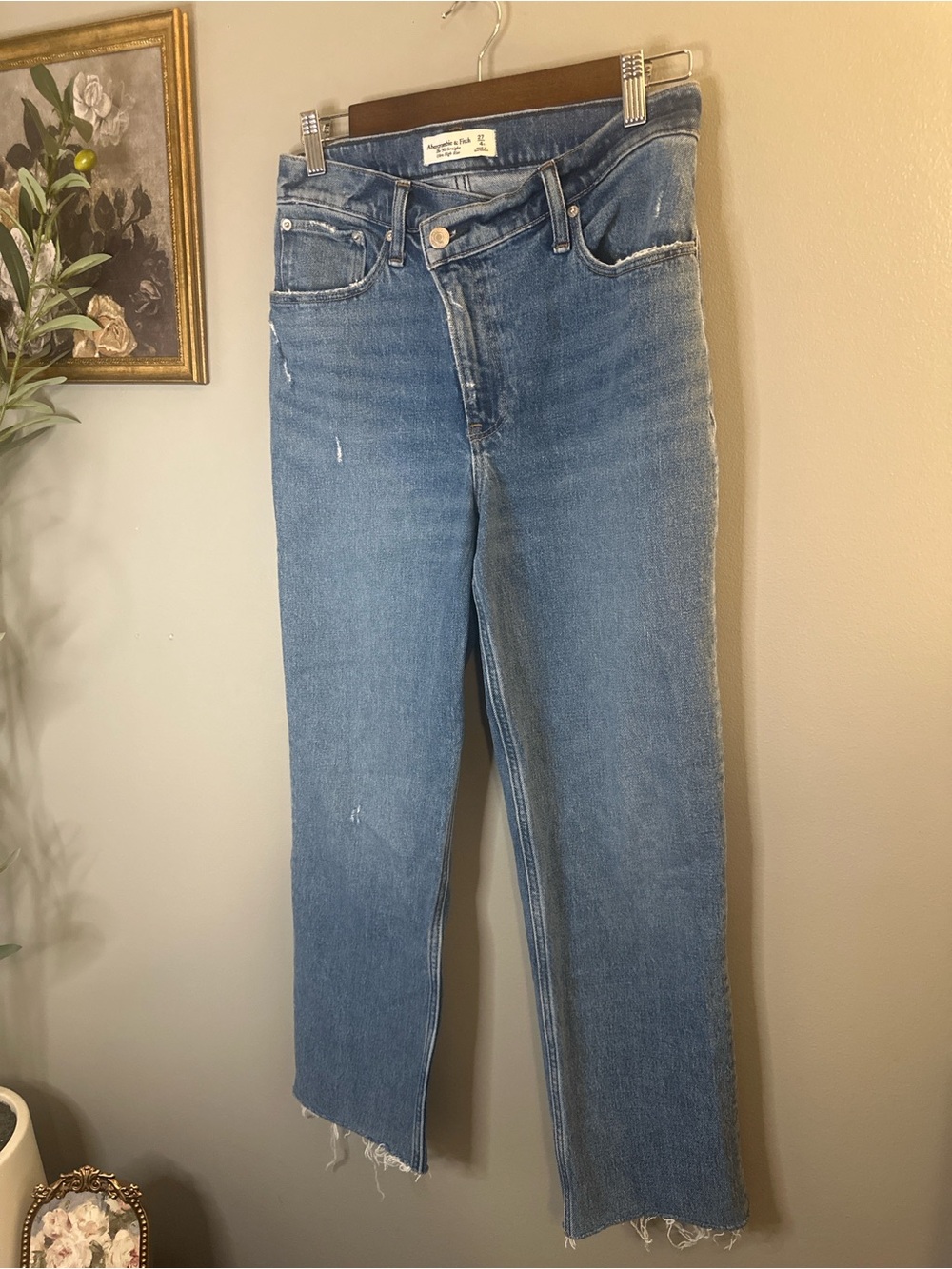 Abercrombie & Fitch The ’90s Straight Ultra High Rise Crop Raw Hem Jeans 27 - Picture 2 of 8